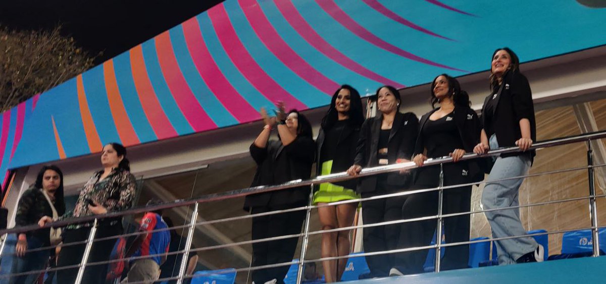 rinkusaini3815's tweet photo. #actress 🙂
#KareenaKapoor #pvsindhu #marrycom🥰🥰 at DC vs RCB https://t.co/71ftlwQHWi