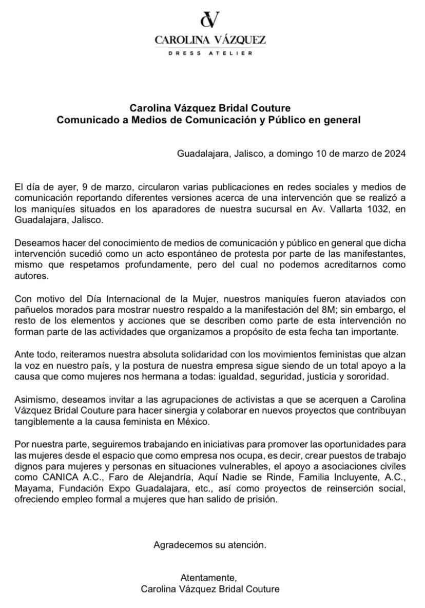 Libro_negro_'s tweet photo. #LOCAL 🔴| La diseñadora Carolina Vazquez negó que ella haya permitido el daño a sus vestidos, menciona que si bien les pusieron pañuelos morados jamás se pidió que fueran intervenidos por grupos feministas, así mismo deja claro su respaldo al colectivo y abre sus puertas al diálogo para generar proyectos que contribuyan al feminismo.

Por si alguien les dice que fue idea de la diseñadora aquí tienen para desmentir esa FakeNew, lo pueden consultar también en la página de Facebook de la diseñadora.