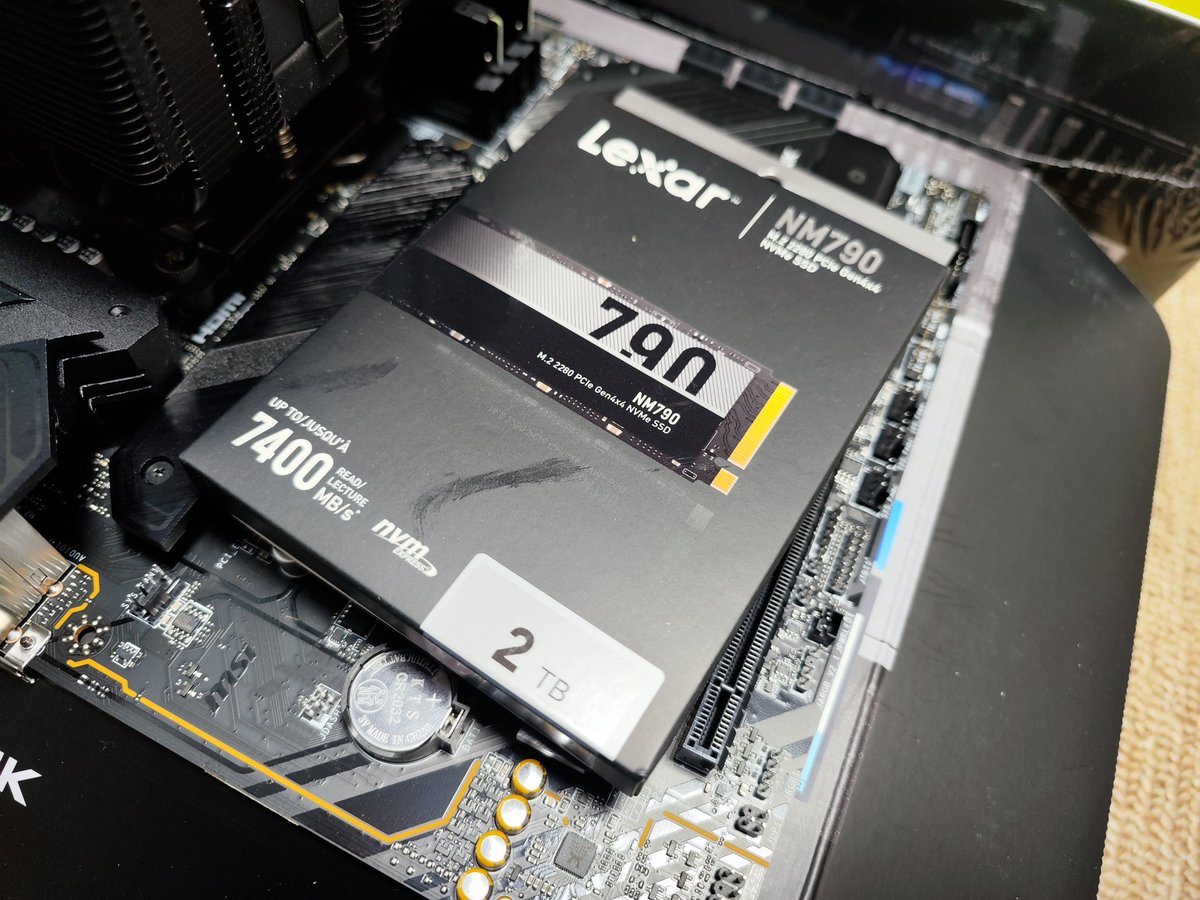 meeny_meeny's tweet photo. アプリインストール用には
Lexar NM790 2TB
YMTC232層3DNANDが採用されている可能性が高いSSD。
耐久性も1000TBWと高耐久。
DRAMレスだけど性能が高いらしい
#LEXAR
#NM790 https://t.co/CKujnnAk0B