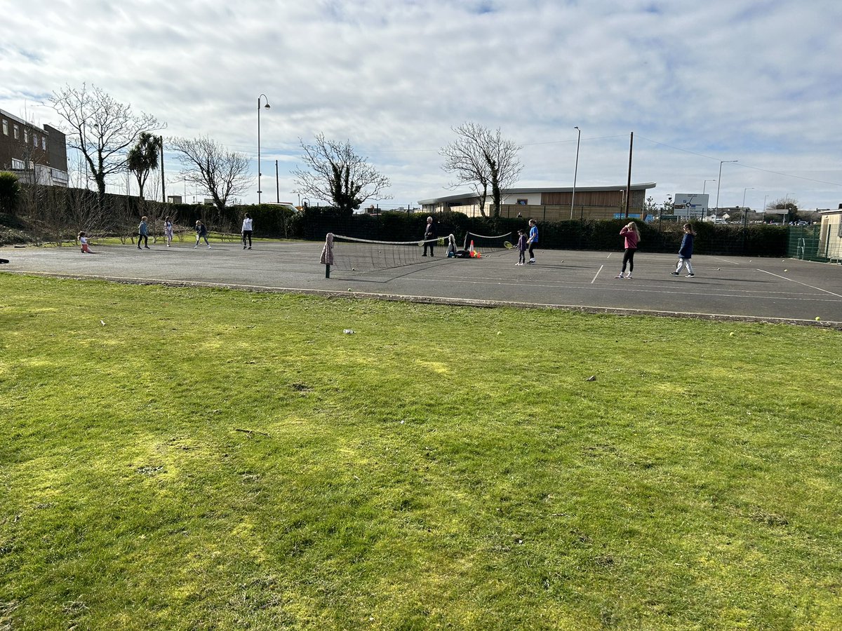 Lots of tennis played by our juniors today @tenniswales @dsw_news @sportwales #supersundays #inclusivetennis #porthcawl #parkstennis