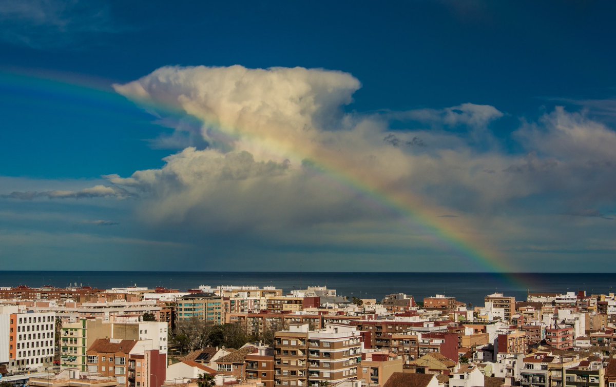 crisalmar11's tweet photo. #Rainbow 🌈 Arcoíris esta tarde en #valencia 

@valencia_WX #CV @esa_es #CielosESA @WMO @AEMET_CValencia @MeteoredES @oratgenet @Tiempo_Valencia @apuntoratge @Meteoralia @ElTiempoes @valenciabonita_ 
@lasextameteo @tiempobrasero @ElTiempoA3
@ElTiempo_tve @TiempoEnEspana https://t.co/5eqjIMa0zI