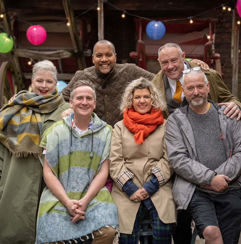 It's the final folks .........9pm @Channel4 @PotteryThrow ........I think it's safe to say someone who's name starts with the letter D will win 🤪😀