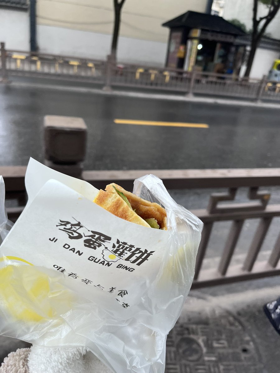 puud_ding's tweet photo. 好吃的饼饼
但是生菜是苦的？ https://t.co/qNygt0RXpM