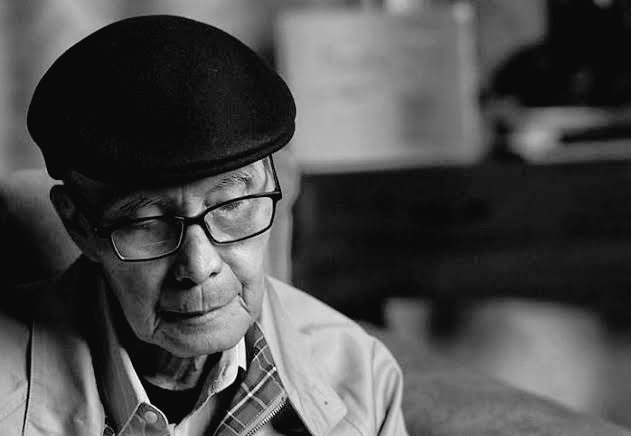 warungsastra's tweet photo. Yang fana adalah waktu
Kita abadi
Memungut detik demi detik, merangkainya seperti bunga
Sampai pada suatu hari kita lupa untuk apa 

- Sapardi Djoko Damono https://t.co/dDMrN6Mh8z