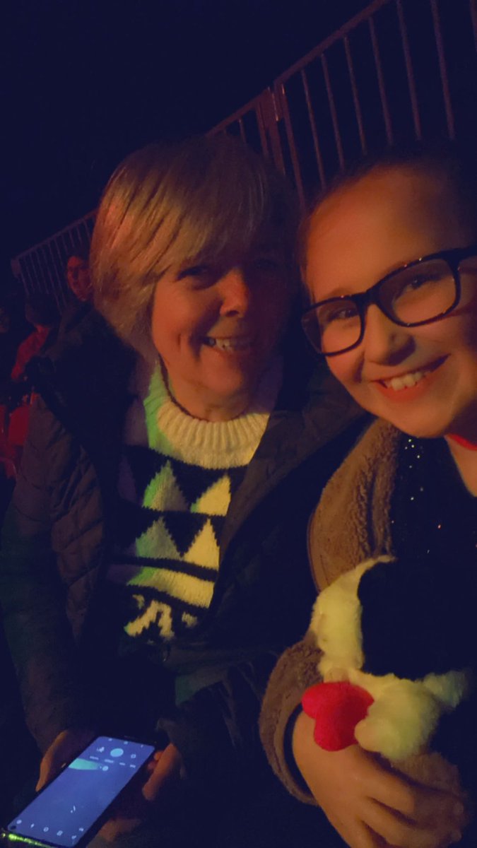LauraMc1987's tweet photo. Happy Mother’s Day Mum ❤️💐 Thanks for everything you do for me and the girls. We love you ❤️ @FionaMcnally7 https://t.co/rR0HGkcjTi