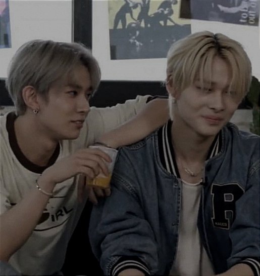 fheeverx's tweet photo. — rumah tujuh kepala
an 𝑬𝑵𝑯𝒀𝑷𝑬𝑵 local AU series (𝙚𝙣𝙝𝙖 𝙭 𝙚𝙣𝙝𝙖)

bagian 20: udah gede 🔞

ketika si sulung hagara akhirnya sadar bahwa si bontot narakha sudah betul-betul dewasa.

heeki nikseung

©fheeverx https://t.co/7DMMCtHs9p