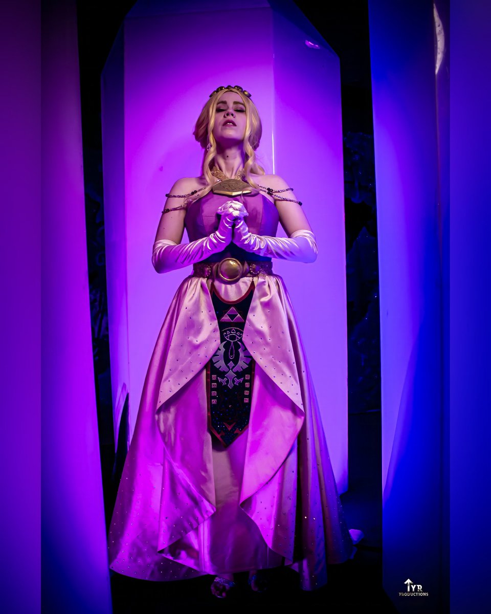 OzCostumes's tweet photo. I'm so excited about the shots @Productions_Tyr got of my Ocarina of Time geek couture look at a Super Smash Brothers shoot!  I think this one is my favorite!

Which Princss Zelda design is would you cosplay?
#legendofzelda #zelda #princesszelda #cosplay #geekcouture #nintendo https://t.co/kK98WDbecQ