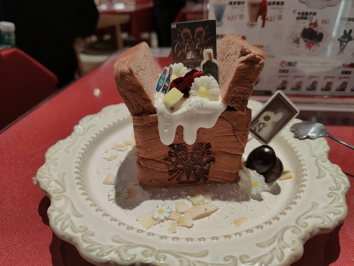 lnmi90102725's tweet photo. 去了明日方舟sweet zone 联动餐厅，东西都很好吃，周边也非常好看
#Arknights #sweetzone #联动餐厅 #白铁 #澄闪 #洁西卡 #美食 #游戏周边 https://t.co/lzUZiTqTlt