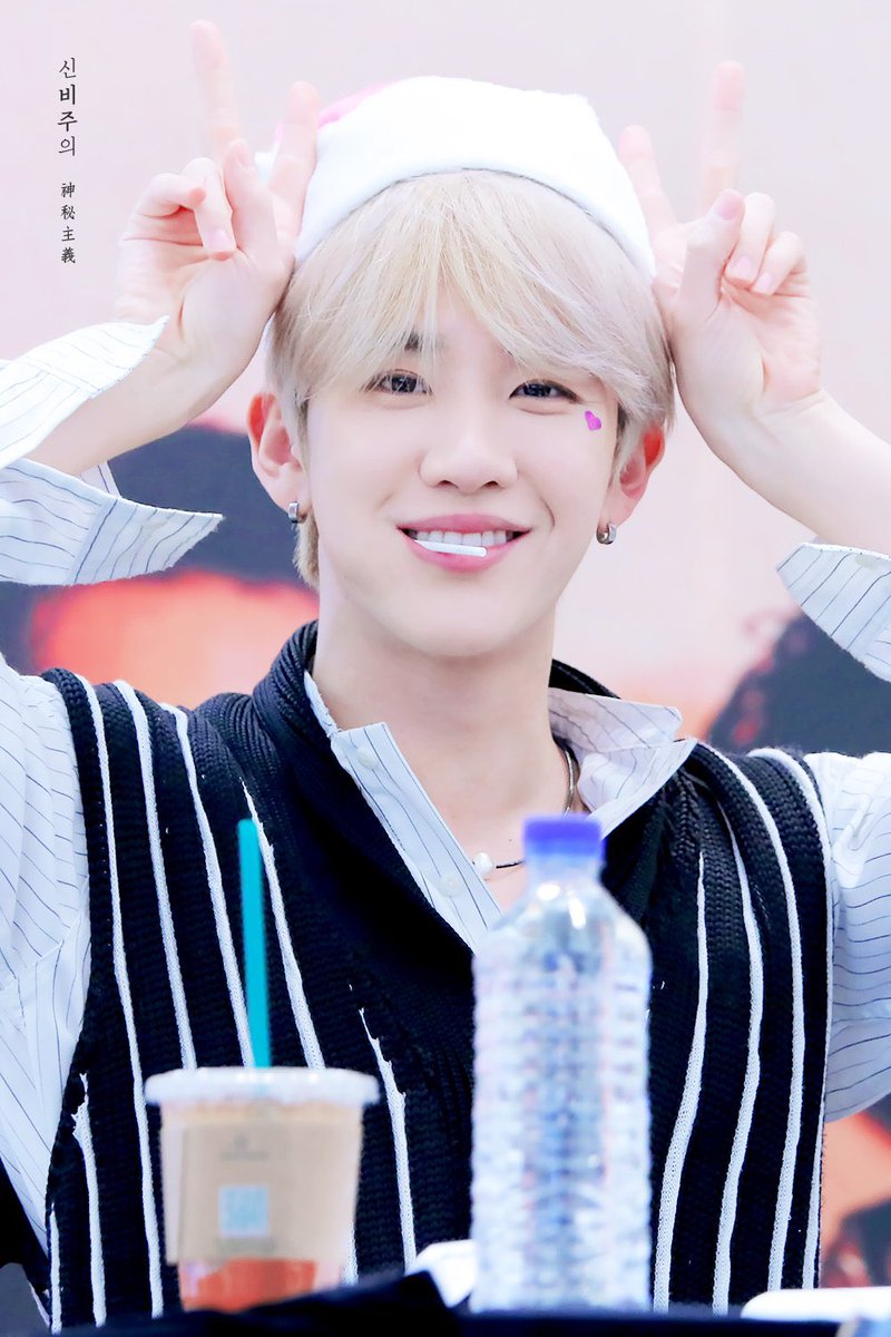 bbangrangee's tweet image. 아 귀여워 카스테라 인절미 같다고 생각함