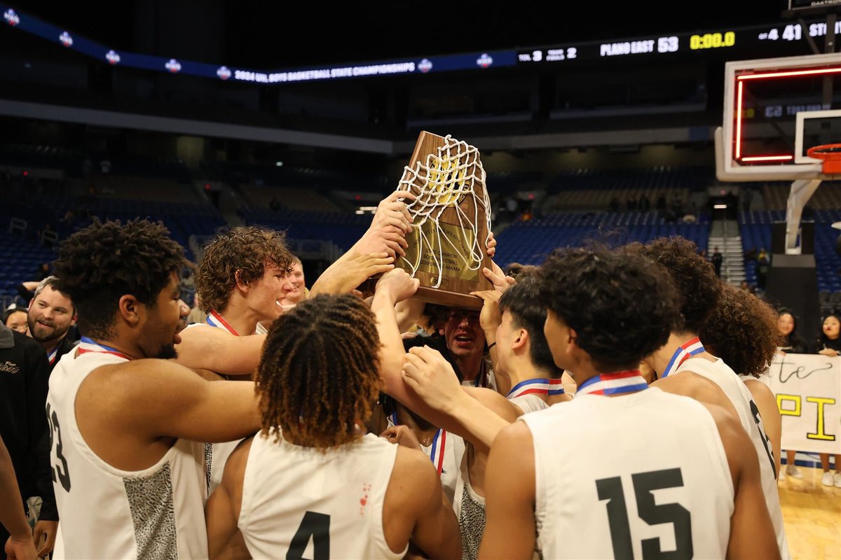 Shout out to @PlanoEastHoops! Historic 40-0 season with a state championship. All their kids are competitive high IQ winners that play the right way! Coach colleges should be recruiting every single one of them! #IKEEPITREAL💯 Shout out to Coach Darius Coleman @ExclusiveHoops for