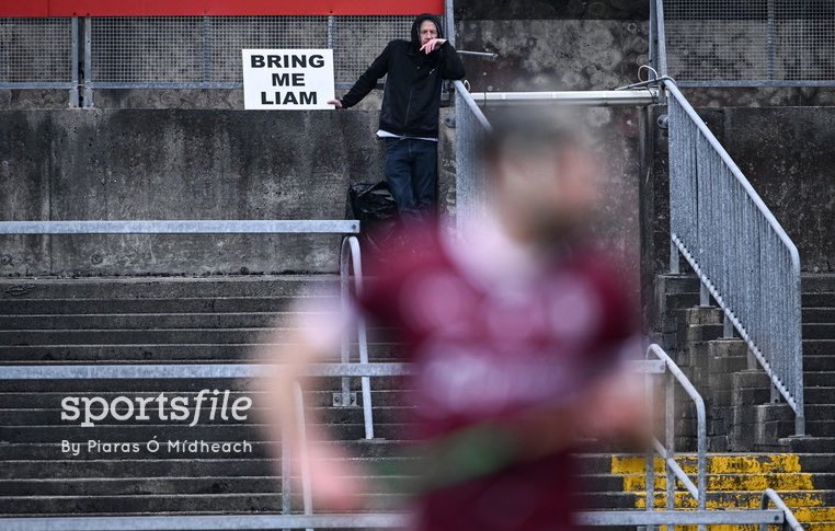 He’s not asking for much! Galway supporter James Holohan, from Ballinasloe, shows his hopes for Galway’s season during the Allianz Hurling League Division 1 match between Galway v Dublin at Pearse Stadium. 📸 @PiarasPOM sportsfile.com/more-images/77…