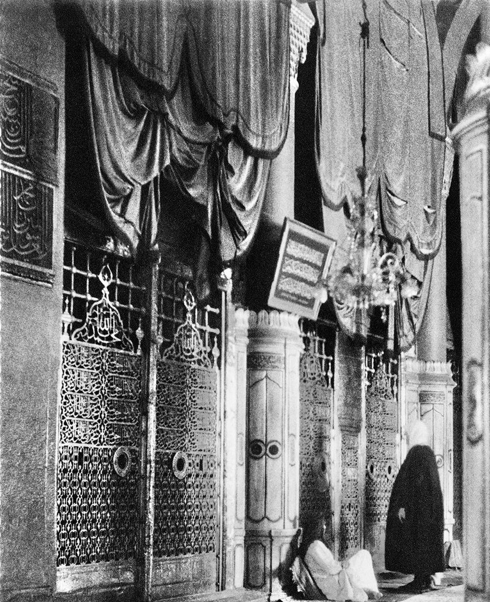 1940 yılında Mescid-i Nebevi'de Peygamber Efendimiz'in Ravzasını gösteren nadir fotoğraf.