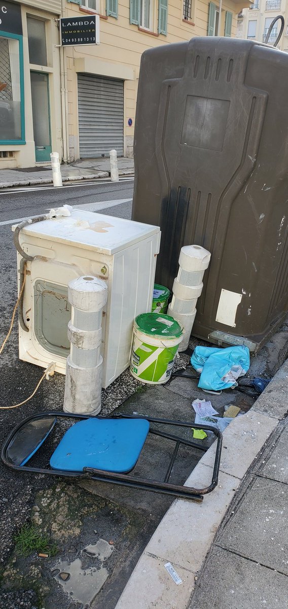 Proprete0's tweet photo. Les mauvaises habitudes .
Vous avez des outils 🔧 à votre disposition 🤬 .
#Sensibilisation #verbalisation
#écosystème https://t.co/p1tiXVzSkF