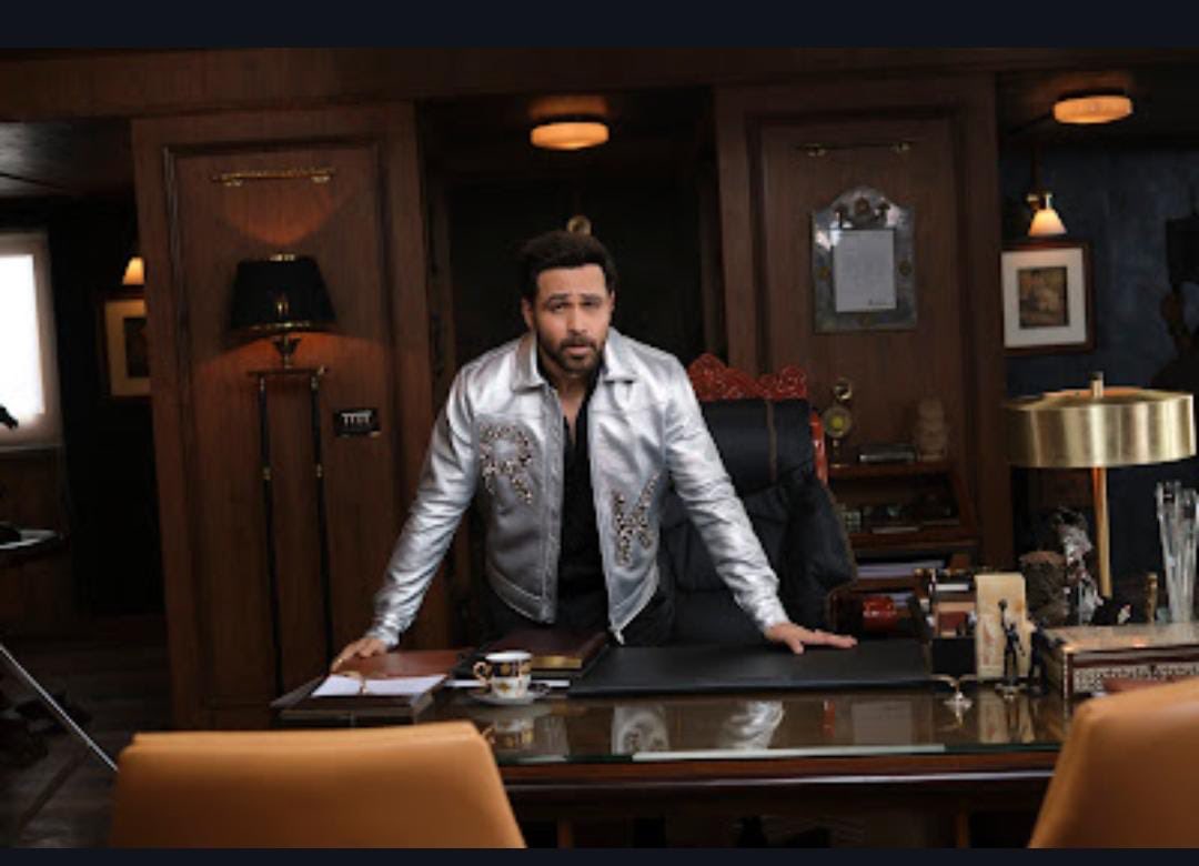 Binged watched Showtime on #Disneyhotstar salute to Emraan Hashmi for his effortless performance - kya swag hain… really well done and looking forward to the rest in June… #Showtime #Emraanhashmi @therealemraans