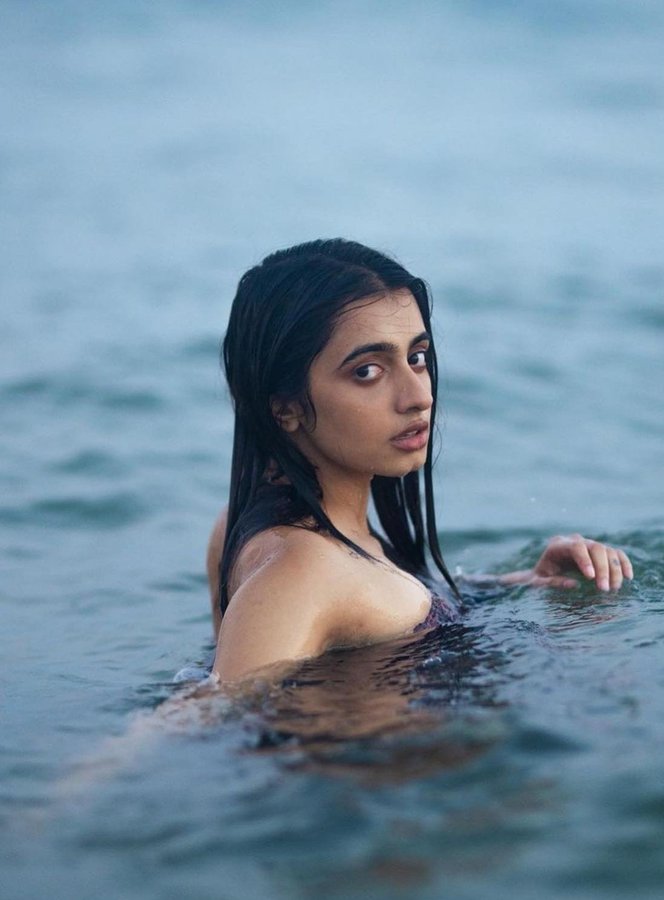 GIUl2a5WAAAXifS?format=jpg&name=900x900