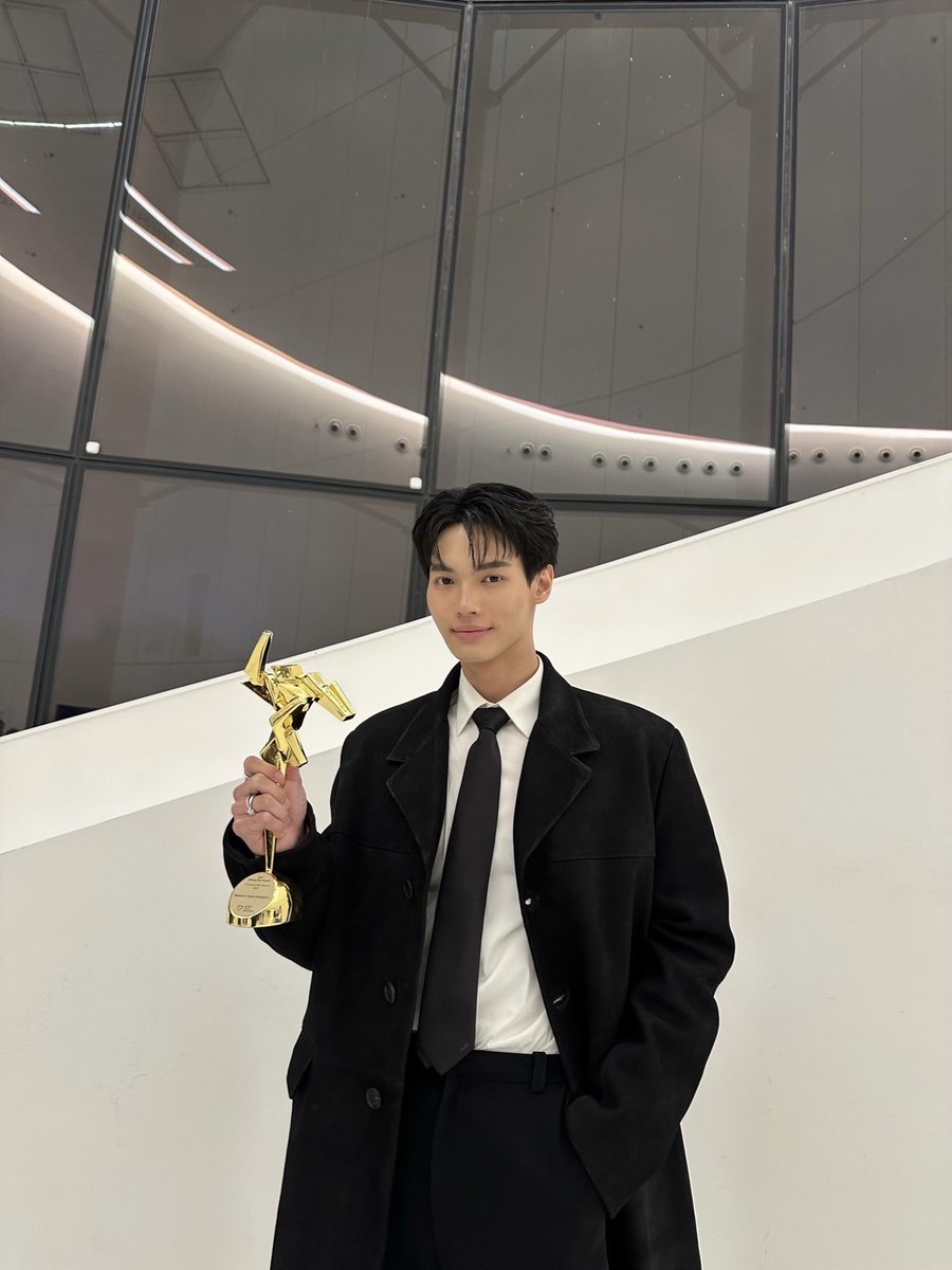 GMMTV's tweet photo. แสดงความยินดีกับ "วิน-เมธวิน" ที่ได้รับรางวัล AFA Rising Star Award｜亞洲飛躍演員大獎 จากงานประกาศรางวัล 17th Asian Film Awards Ceremony ✨
.
ขอนำภาพบรรยากาศในงานบางส่วนมาฝาก และขอขอบคุณแฟน ๆ ทุกคนที่คอยสนับสนุน จนทำให้วินได้รับรางวัลนี้ด้วยนะคะ
 .
#AFA17 #The17thAsianFilmAwards #第十七屆亞洲電影大獎 #AFARisingStarWin 
#GMMTV