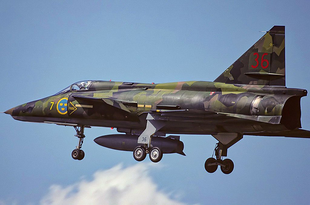 Swedish Air Force Saab SF37 Viggen July 1995 (freer td aviation)