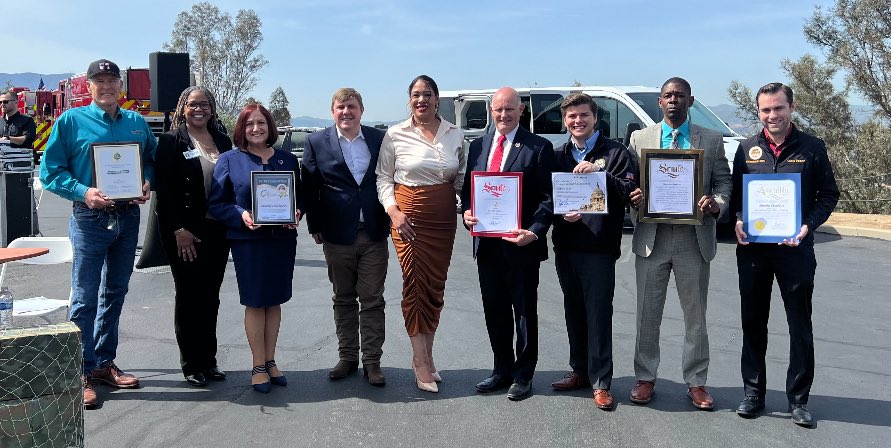 GeneralRoth's tweet photo. #TeamRoth was pleased to participate in the grand opening of Shuttles4Soldiers in Norco. A terrific non-profit organization which has a primary goal of providing transportation services to our veterans so they can make their appointments and obtain other critical services. https://t.co/2Lqx2cXAvY
