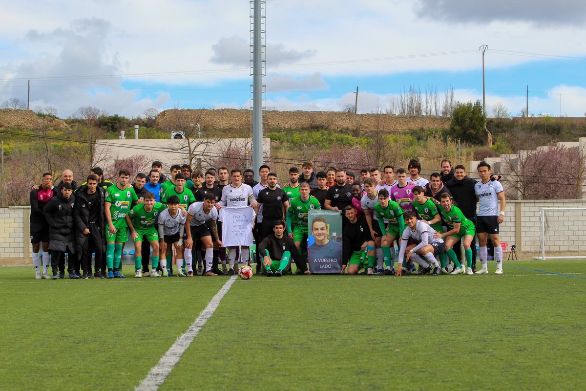 FCLaCalzada's tweet photo. 📢 ¡Goleada de La Calzada en el enfrentamiento entre @RiojaRacing ! 🚀⚽

La Calzada se impuso con un contundente 0-4. La defensa del Racing Rioja no pudo detener de ataques.

👏🏆 Javier Márquez, esta victoria es para ti🏆👏🏼

#RacingRiojaLaCalzada #TerceraRFEF https://t.co/x1iyrUr8eD