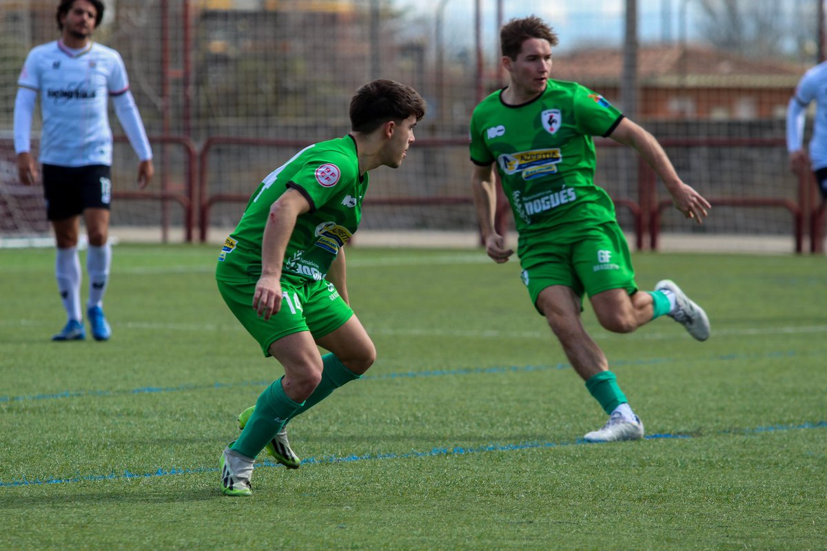 FCLaCalzada's tweet photo. 📢 ¡Goleada de La Calzada en el enfrentamiento entre @RiojaRacing ! 🚀⚽

La Calzada se impuso con un contundente 0-4. La defensa del Racing Rioja no pudo detener de ataques.

👏🏆 Javier Márquez, esta victoria es para ti🏆👏🏼

#RacingRiojaLaCalzada #TerceraRFEF https://t.co/x1iyrUr8eD