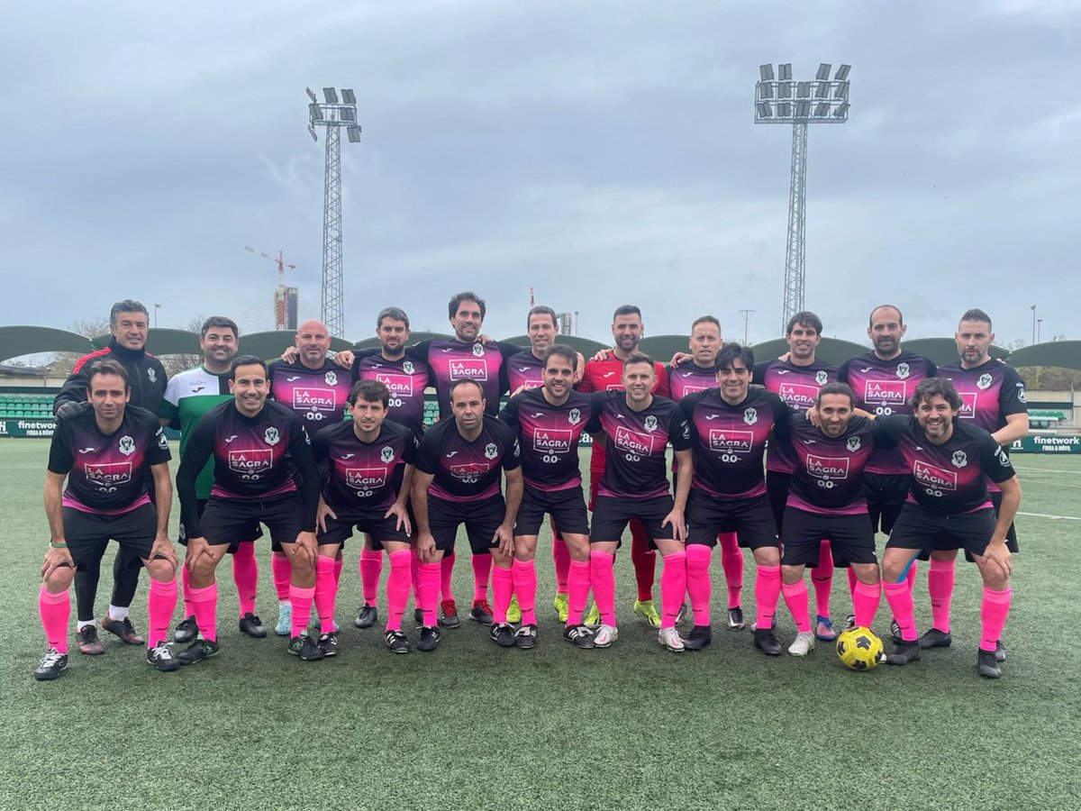 ToledoVeteranos's tweet photo. Final en la Ciudad Deportiva Luis del Sol, con resultado de empate @RBetisEXJ 1 - @ToledoVeteranos 1, buen partido de nuestros jugadores. Gracias por la invitación. 

⚽️ Mitin

#veteranos#toledo#betis https://t.co/eTzCqGP2OF