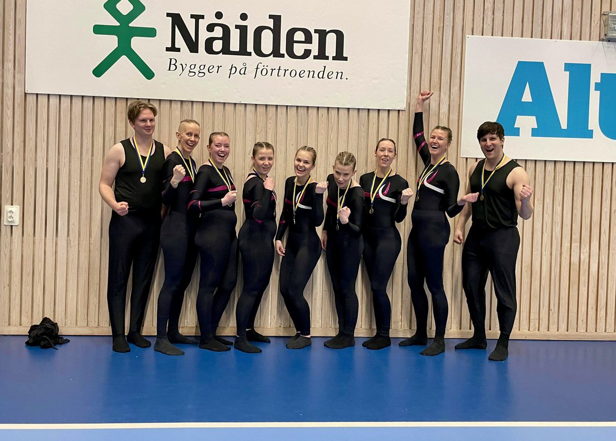 soderhanna's tweet image. Vi bärgade guld i truppgymnastik.