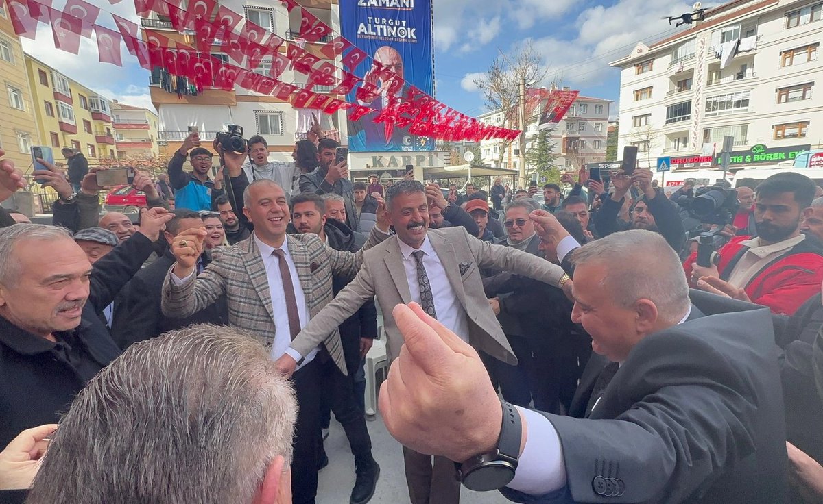 Coşku, heyecan ve miting havasında geçen Seçim Koordinasyon Merkezimizde yaptığımız istişare toplantısında bizleri yalnız bırakmayan tüm gönüldaşlarıma şükranlarımı sunuyorum. Birlik, dirlik ve kardeşliğimiz daim olsun. 

#azlafçokiş
#mansuryavaş