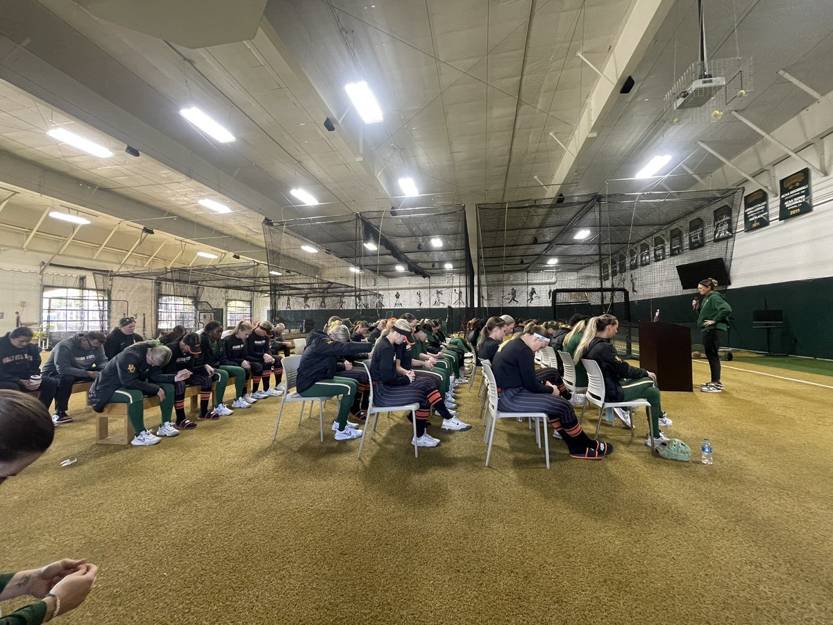 This is what sports is really all about. 

<a href="/BaylorSoftball/">Baylor Softball</a> and <a href="/cowgirlsb/">OSU Cowgirl Softball</a> joining together for chapel this morning in Waco 💛
