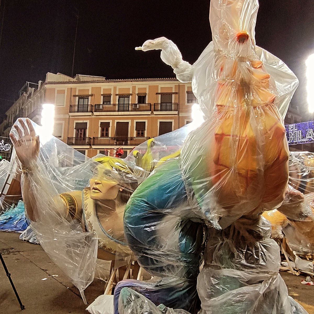 La_gata_bonita's tweet photo. Primers Ninots al carrer!!!
📸Fallas El Pilar, Convento Jerusalén y el Ayuntamiento #Valencia #Fallas2024 #ValenciaEnFallas #FallesDeValencia #StreetPhoto #photooftheday @AjuntamentVLC @dipvalencia @GVAturisme @Valenciaturismo @valenciabonita_ @MiticaValencia @valenciasecreta https://t.co/FHgEvKm8y5