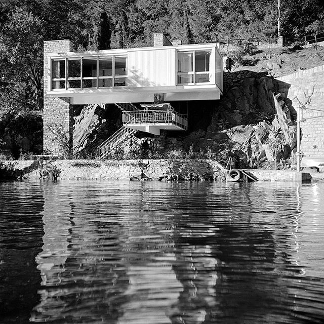 TRES60Blog's tweet photo. Nadig House en Maroggia, Ticino (Suiza), proyectada entre 1956-57 por los arquitectos Rino Tami & Peppo Brivio & Oscar Hofmann.
Fotos del Fondo Rino Tami, Archivio del Moderno, Mendrisio.
#NadigHouse #RinoTami #PeppoBrivio #OscarHofmann #midcenturyhouse #midcenturymodern https://t.co/VXxPXa7tGO