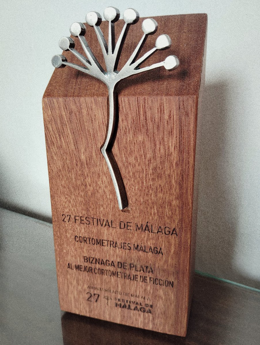AntonioDHaro's tweet photo. Hoy tengo el honor de comunicaros que el cortometraje “Alicia” dirigido por @tonymorales88 para el que compuse la Banda Sonora ha sido premiado en el @festivalmalaga con la Biznaga de Plata 
Felicidades a todo el equipo!!!

#antoniodeharo #films #filmatography #bso #filmmaking https://t.co/H3w66LWutO