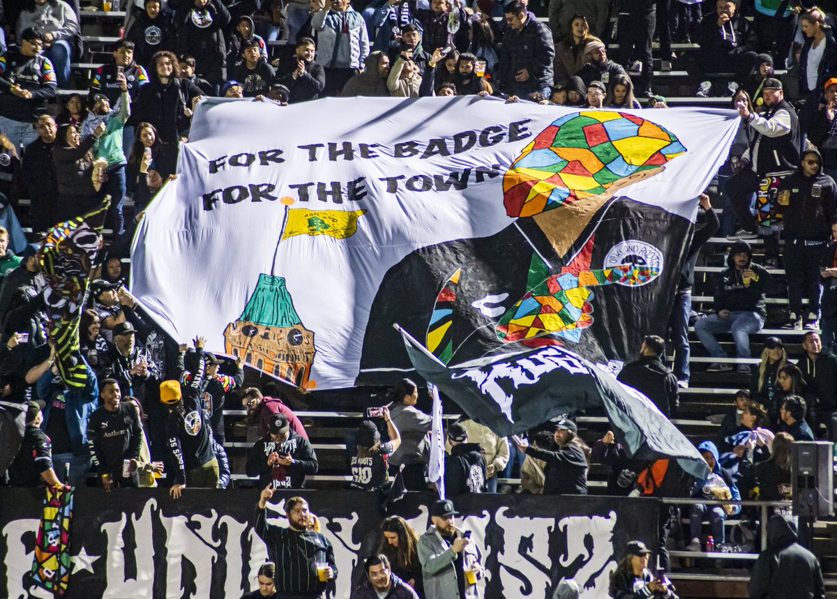 Jonathan_Como's tweet photo. Some choice photos from last night's win https://t.co/BNbvYM8vmo