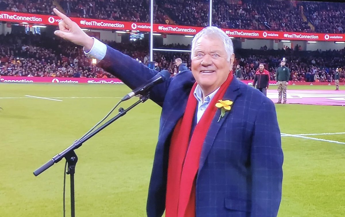 Ieu61's tweet photo. Braf gweld Max yn canu cyn y gêm heddi.
‘And we were singing…Hymns and Arias’ #maxboyce https://t.co/Wa3Sfe8re0
