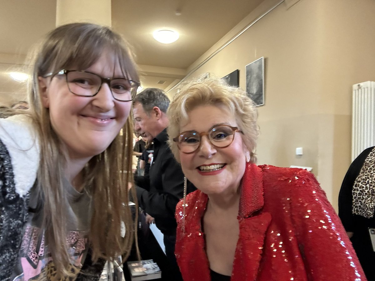 VerenaLink2000's tweet photo. #NeuesTitelbild #peggymarch #schlager #schlagerfüralle #ichfindschlagertoll #meinherzschlägtschlager #schlagerliebe #schlagerfan #verenalinkofficial #volkshaus #meiningen https://t.co/cOubbdkuoJ