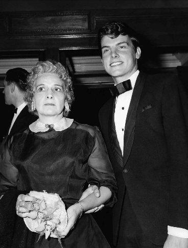 Happy Mothers Day to all mums everywhere. 🌹 I adored mine. We are pictured below at the film premiere of The Queen's Guards in which I starred. Read more about my relationship with my mum in my autobiography Jess Conrad From Blitz to Glitz published by @AUK_News.