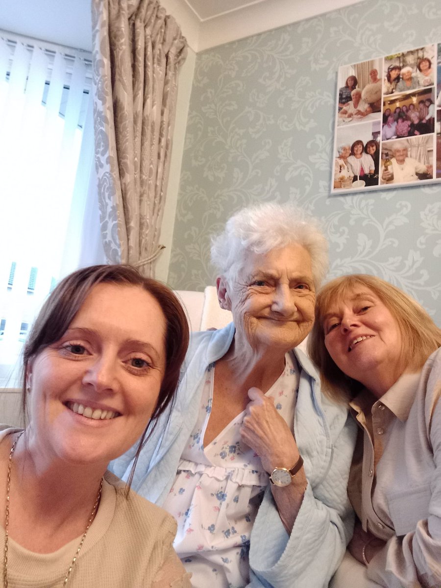 TraceyMaryFry's tweet photo. Spending Mother’s Day with the special ladies in my life ♥️ https://t.co/pNreaXbOy6