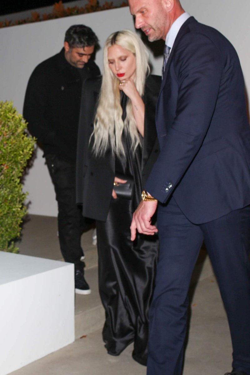 [UHQ PHOTOS] Lady Gaga attends the Pre-Oscars party in Los Angeles (Mar. 9) Full album: bit.ly/3Tswbdw