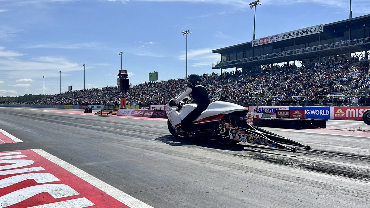Great crowd of fans in the stands today, and Team SJR is moving on to Round 2. Round 1: 6.765 @ 199.14 mph #stevejohnsonracing #NHRAonFOX #GatorNats #nhrapsm