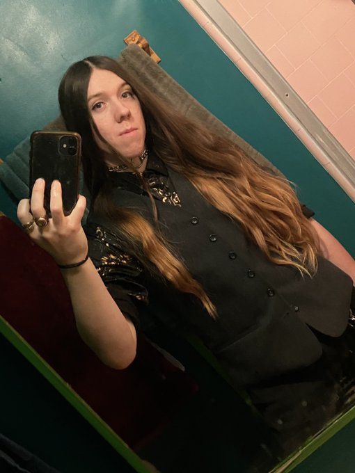 I gave a hot butch my number and talked her up and i still feel good about it :3 https://t.co/ckW1Aq