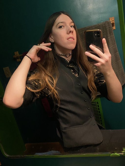 I gave a hot butch my number and talked her up and i still feel good about it :3 https://t.co/ckW1Aq