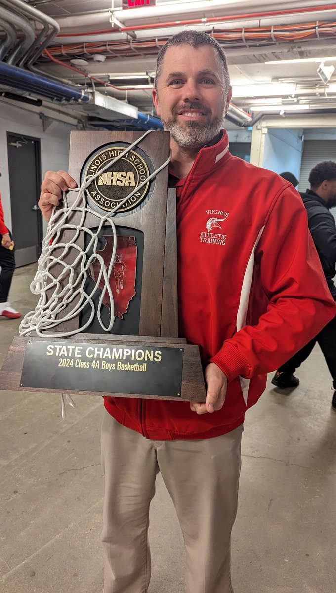 Well…that’s one way to celebrate #NATM2024. Congrats <a href="/HFHSAthletics/">Homewood-Flossmoor</a>!