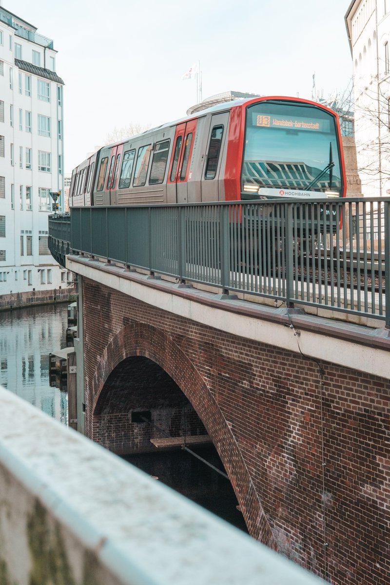 . 📷❤️ Visit my portfolio at blende1.net #streetphotography #train #urban #hamburg #welovehh #fujifilmxt5 #fujifeed #outdoors #city #fujilove #photography @FujifilmX_US @FujifilmX_DE