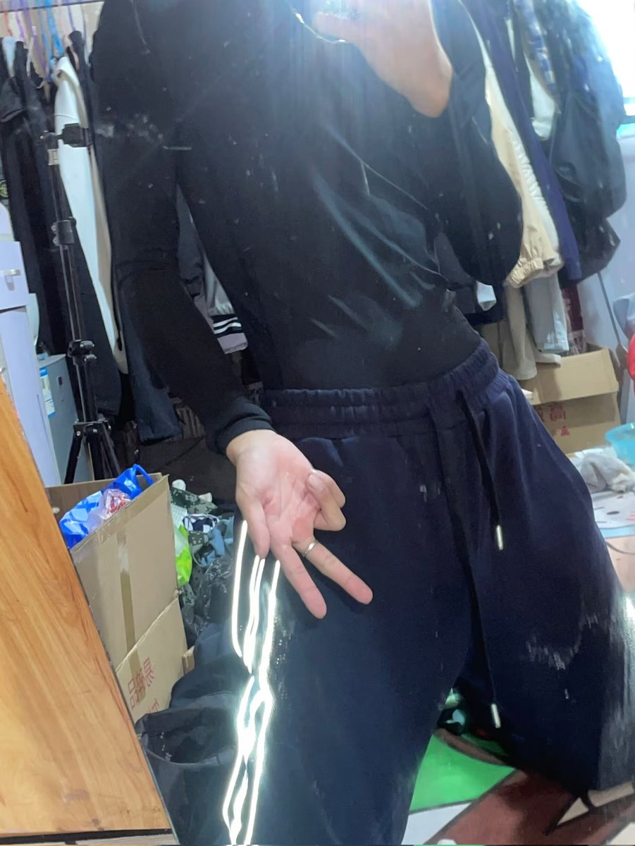 xushengqin2967's tweet photo. 就算老子是细狗也有贱狗愿意在你爹胯下爽到翻白眼 #高中生 #白袜 #紧身衣 #细狗 #原味袜子 https://t.co/r7TzP6ndFj