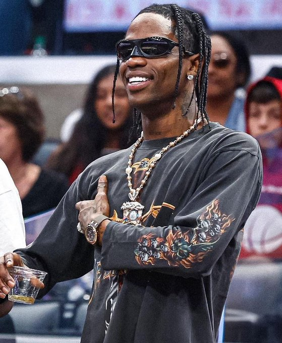 Choquei_Trap's tweet photo. O Óculos da Collab entre Oakley x PodPah que o Travis Scott usou recentemente, chegará ao Brasil com o valor de R$899,90.
E aí, vão comprar? https://t.co/LYw4XSmi52