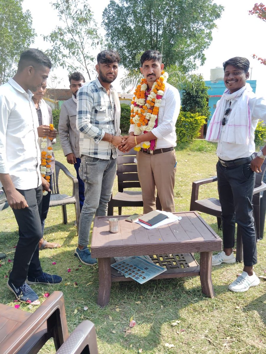 Bpvm_Banswara_Bhil_pradesh (@bpvm_banswara_) on Twitter photo लोकसभा क्षेत्र बांसवाड़ा डूंगरपुर से श्री राजकुमार जी रोत को भारत आदिवासी पार्टी (बाप) BAP से प्रत्याशी घोषित किए जाने से हार्दिक शुभकामनाएं जोहार बधाई। #बांसवाड़ा_मांगे_राजकुमार_रोत
<a href="/MohanRoatBAP/">Mohan Lal Roat</a>
<a href="/roat_mla/">Rajkumar Roat</a>
जीत की अग्रिम बधाई।जोहार।। लोकसभा क्षेत्र बांसवाड़ा डूंगरपुर से श्री राजकुमार जी रोत को भारत आदिवासी पार्टी (बाप) BAP से प्रत्याशी घोषित किए जाने से हार्दिक शुभकामनाएं जोहार बधाई। #बांसवाड़ा_मांगे_राजकुमार_रोत
<a href="/MohanRoatBAP/">Mohan Lal Roat</a>
<a href="/roat_mla/">Rajkumar Roat</a>
जीत की अग्रिम बधाई।जोहार।।