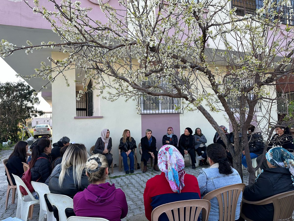 #Akdeniz #Karacailyas’ta Arap Alevi kadınlarla buluştuk.
Yerel seçimleri yerel yönetimlerin kadınlar için anlamı ve önemini, halkçı belediyecilik anlayışını konuştuk.
#Mersin
#YerelYönetimler
#YerelSecim2024