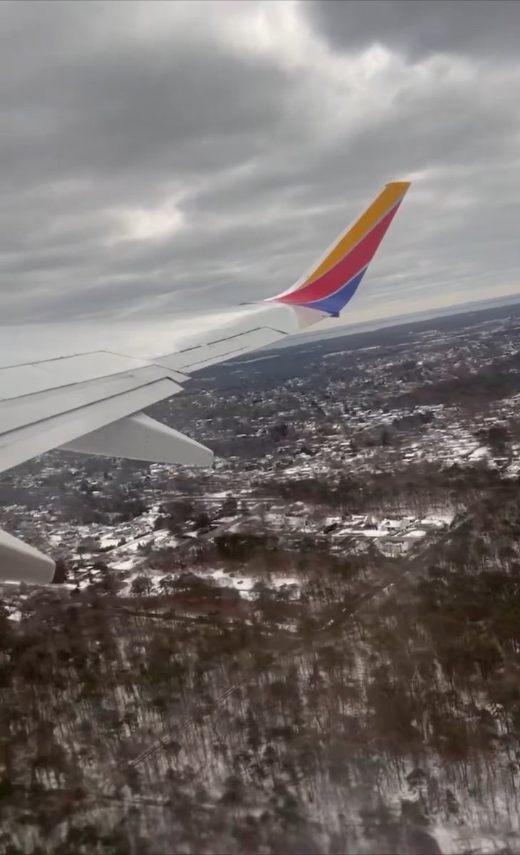 What's out your window for travel as the spring approaches? We love these @SouthwestAir winglets soaring through the seasons. We hope to see you on a flight soon at MacArthur Airport. #travelfinds #hereforlongisland #longisland #travel #10best #flymacarthur #springtravel #swapic