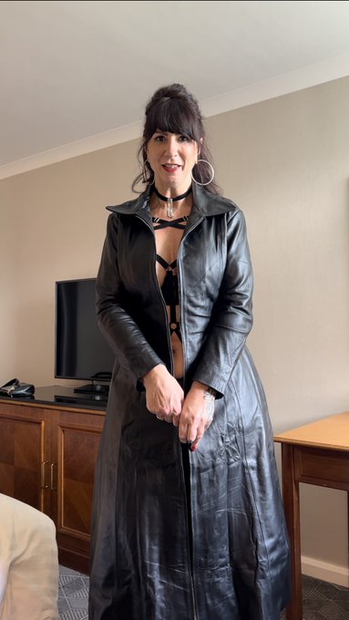 My new photoset is live. Login and enjoy!  https://t.co/wb06iJvf9i https://t.co/DgBIj5EXT2