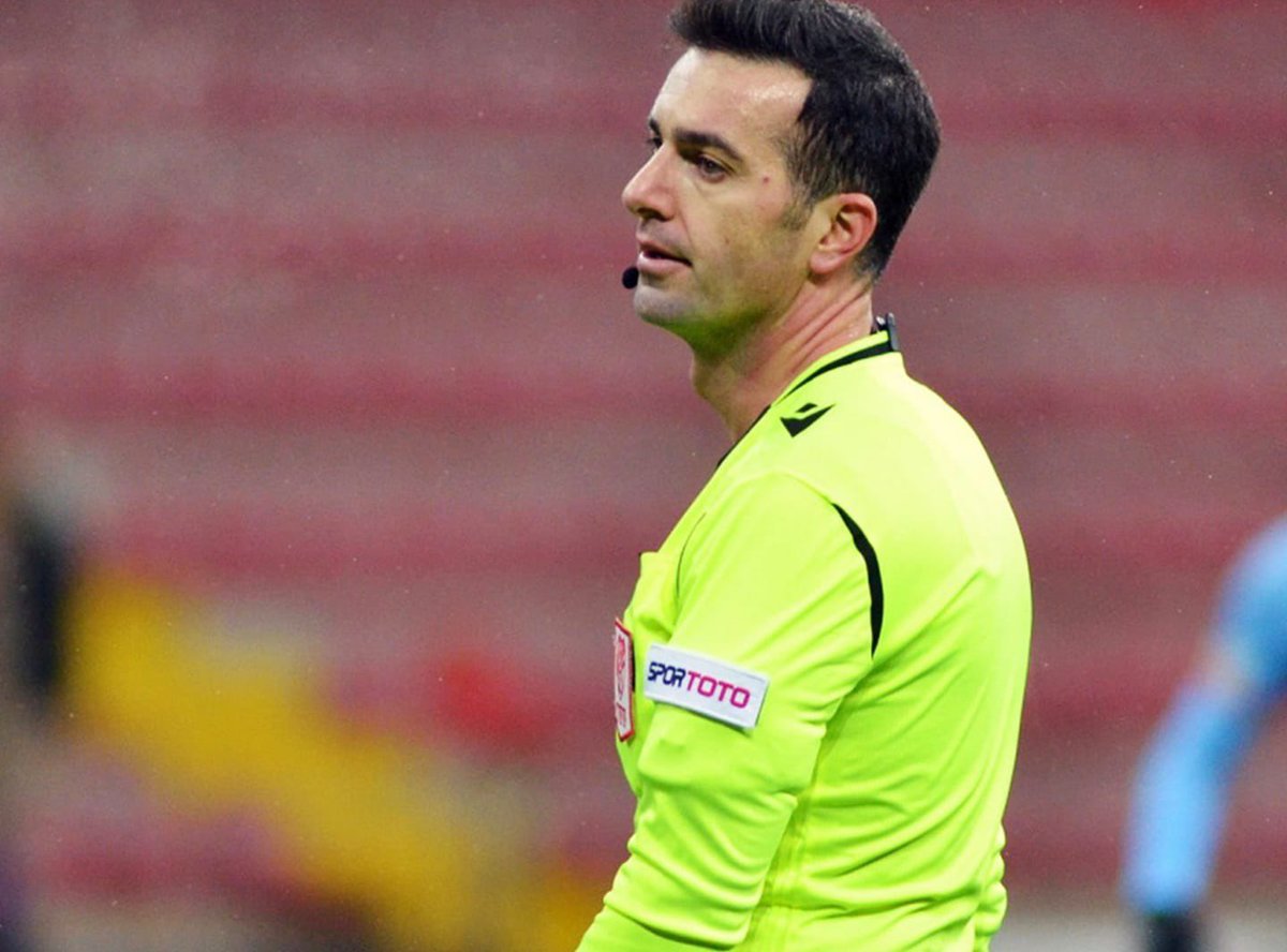 Bunun gibi eyyamcılar yüzünden ülkemde Türk hakem istemiyorum!!