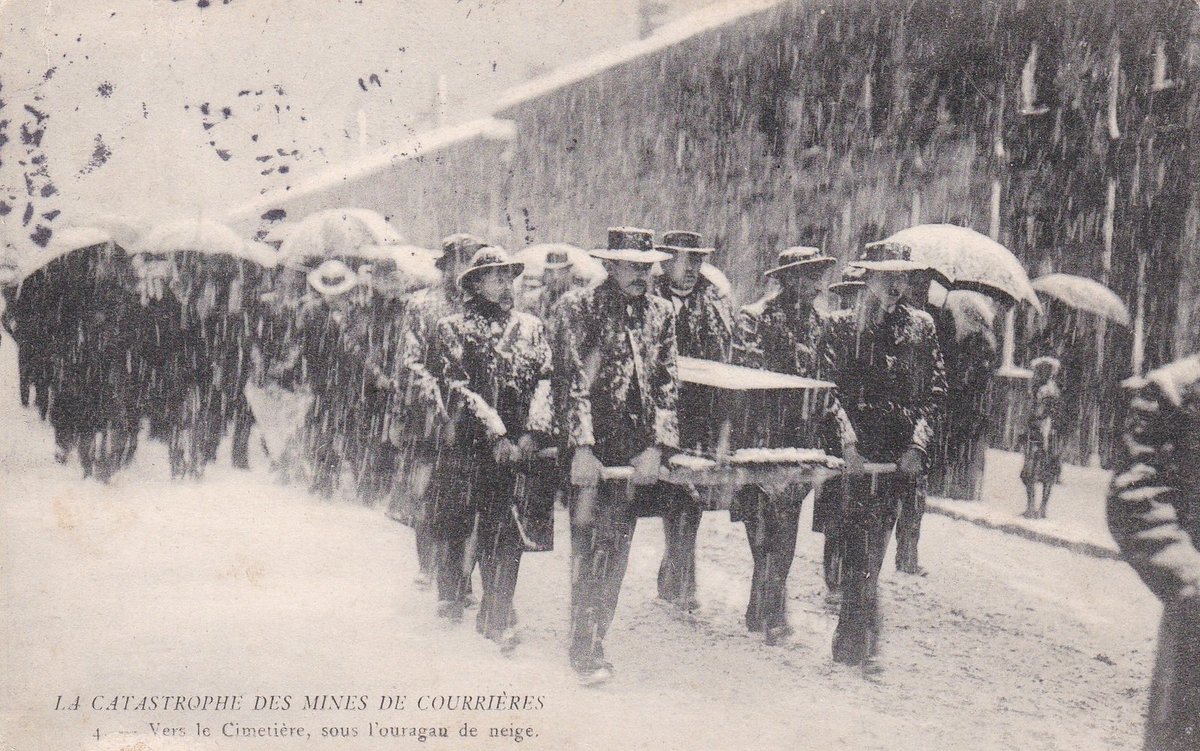 Le 10 mars 1906, 1099 mineurs ont trouvé la mort dans la tragique catastrophe minière de Courrières. L'accident du travail le plus meutrier de toute l'histoire en Europe. Pourtant l'enquête débouchera sur un non-lieu. 1 099 morts et aucun coupable.